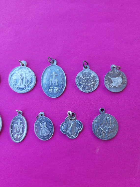 Lot of 10 vintage religious aluminium silvered me… - image 8