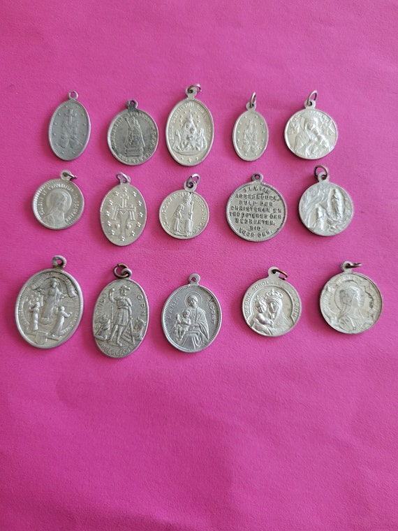 Lot of 15 vintage religious aluminium medal penda… - image 1