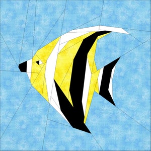 Puede incluir: Un pez de papel amarillo y negro con detalles blancos. El pez está hecho de papel y es un proyecto de artesanía en papel.