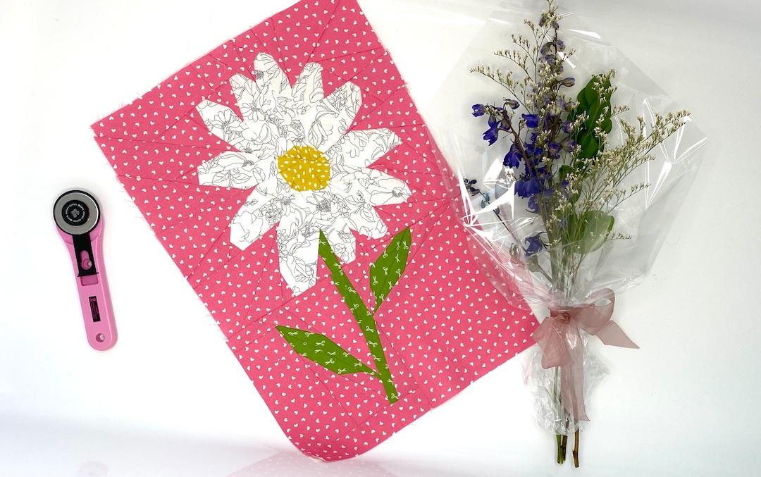 Daisy Mini Quilt Pattern: Paper Pieced Patchwork Pattern - Etsy