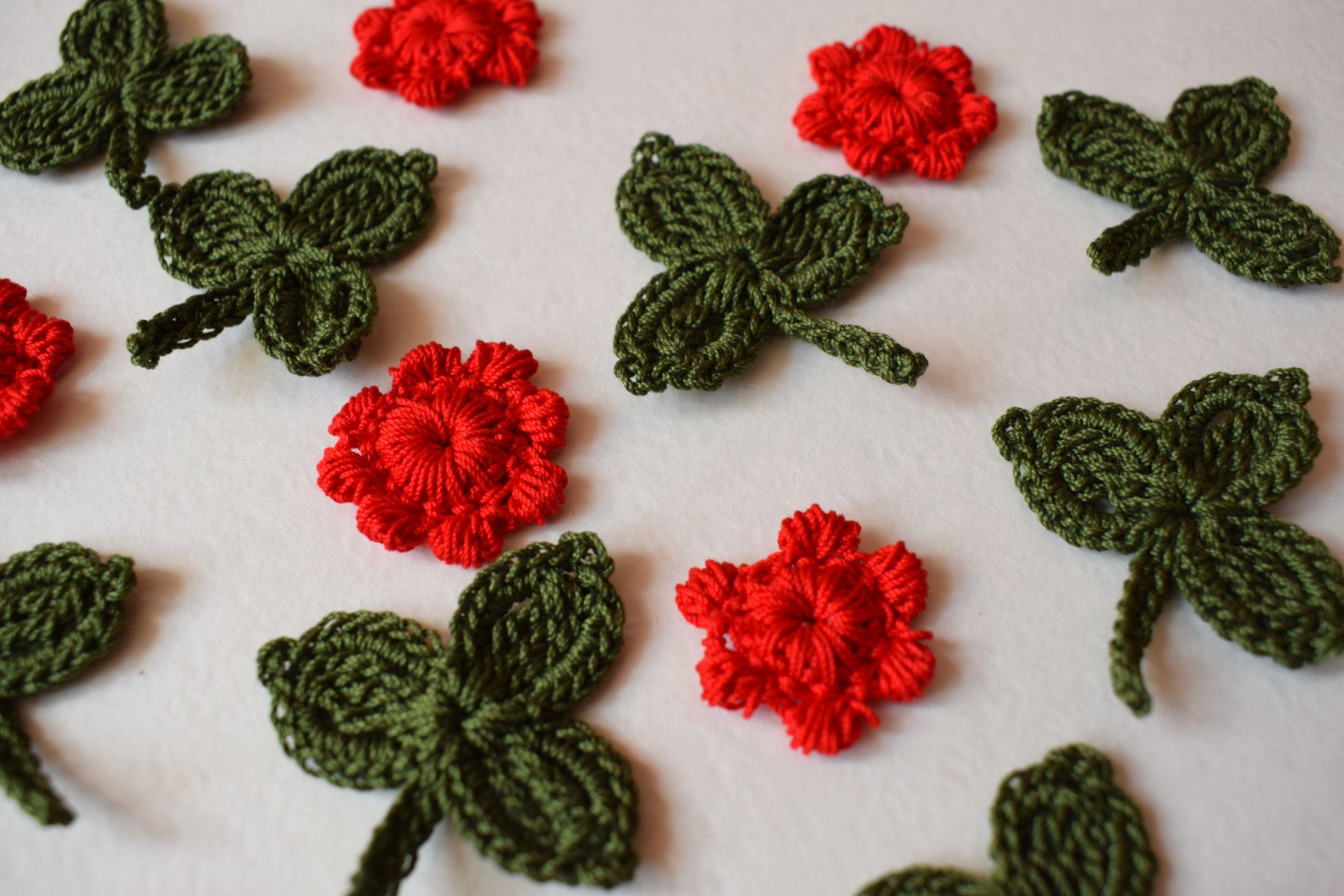 Red crochet flowers for decor clothes. Flower embellishment. | Etsy