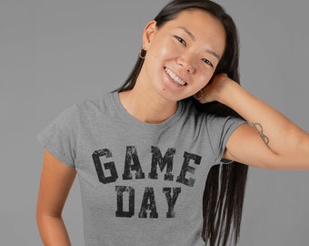 Camiseta del Día del Juego ( Game Day T-Day) Camiseta de fútbol ( Football T-shirt) Camiseta de fútbol personalizada ? Camisa Funday dominical ? Camiseta De touchdown ( Touchdown Tee) Camiseta deportiva ? Camisa de fútbol divertida