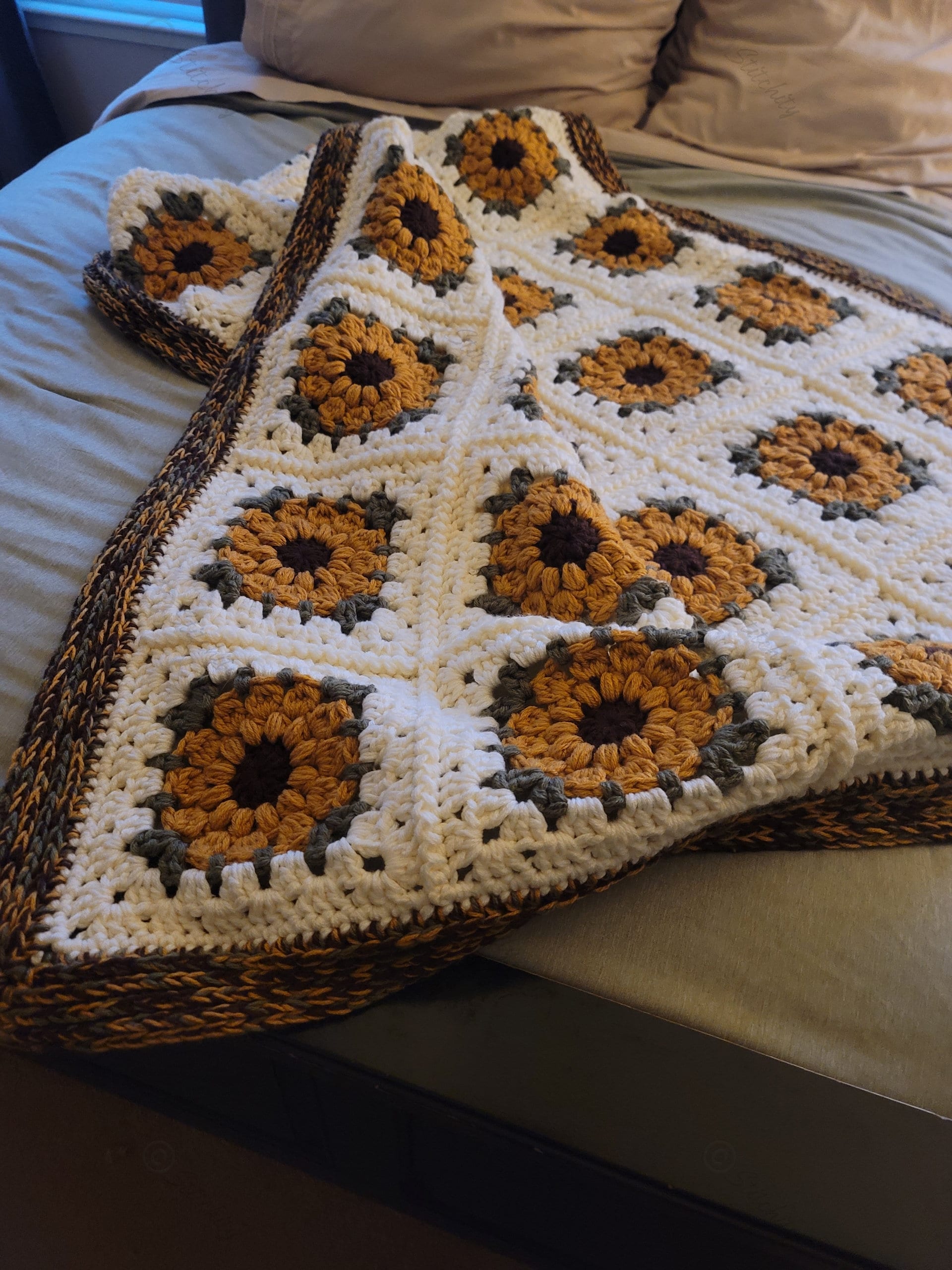 CROCHET BLANKET PATTERN - Vintage Sunflower Throw - Granny Squares 