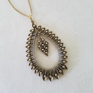 Vintage Sarah Coventry Gold-tone LARGE Teardrop Dangle Pendant Necklace — Fun!