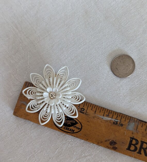 Vintage White Plastic Rhinestone Flower Earrings,… - image 6