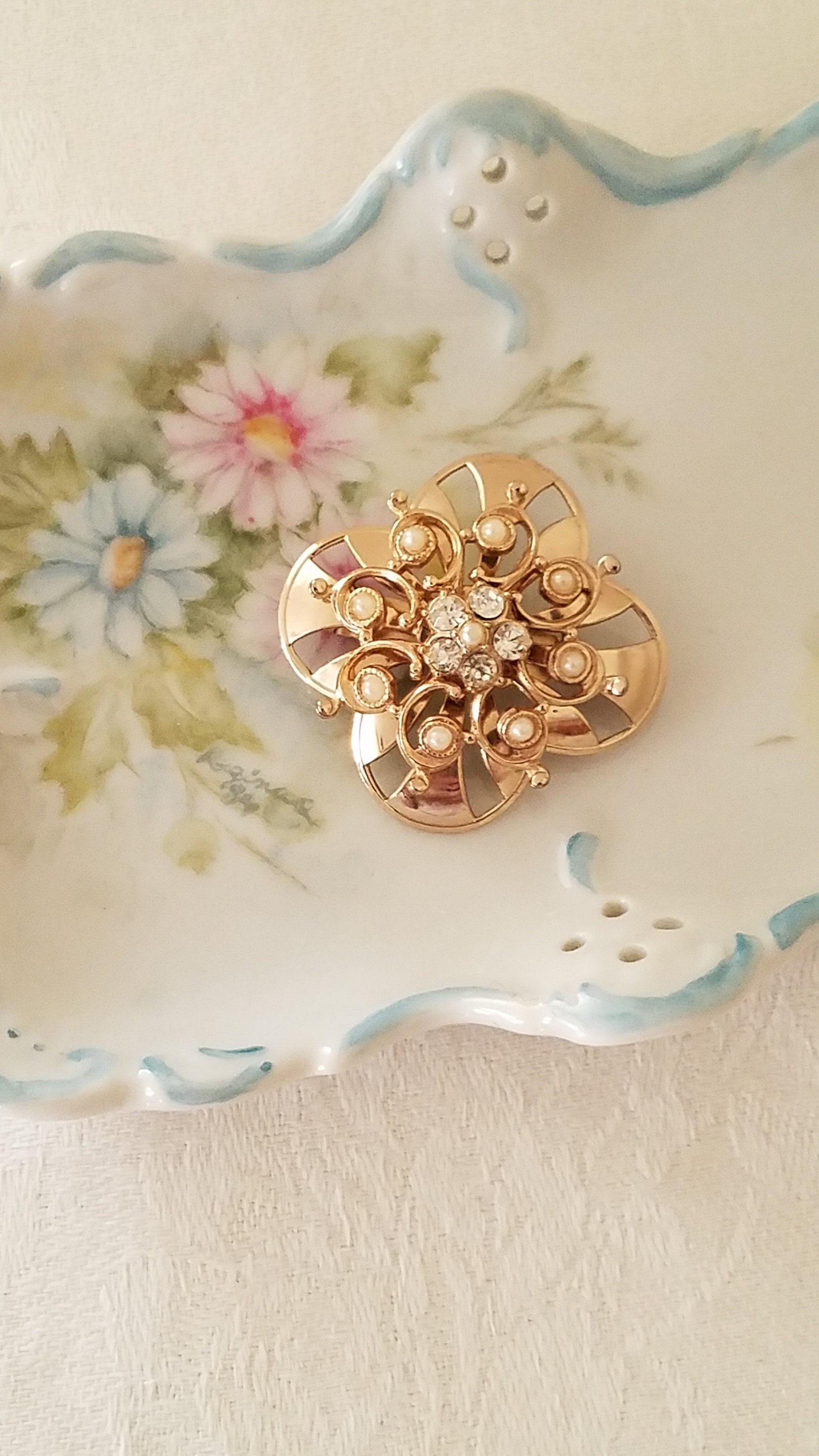 Vintage Gold-tone Rhinestone and Faux Pearls Brooch Pin 