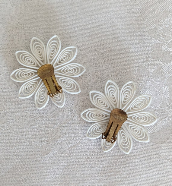 Vintage White Plastic Rhinestone Flower Earrings,… - image 5