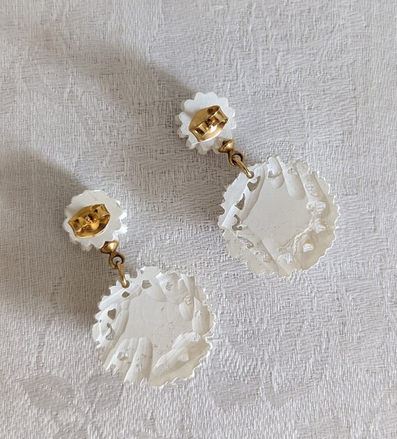 Vintage Ornate White Flower Resin Dangle Drop and… - image 6