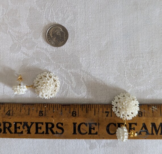Vintage Ornate White Flower Resin Dangle Drop and… - image 7
