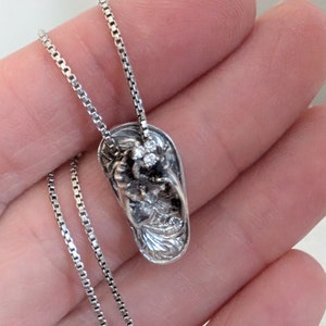 Vintage Sterling Silver Etched Hawaiian Plumeria Flower Sandal Flip Flop with Cubic Zirconia Pendant Necklace -- Lovely!
