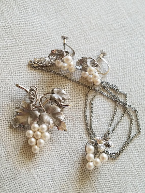 Gorgeous Vintage Necklace, Pin/brooch, Earrings Set, Pearls and