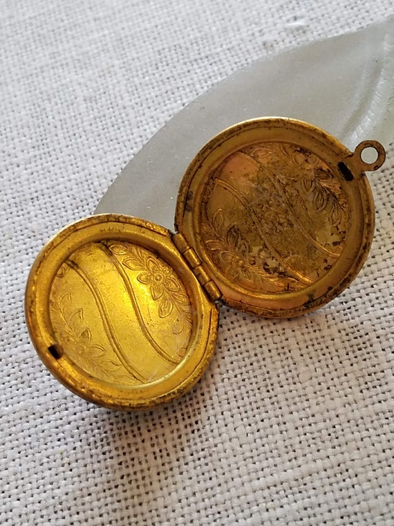 Reversible Antique Brass Locket, Raised Design, E… - image 3