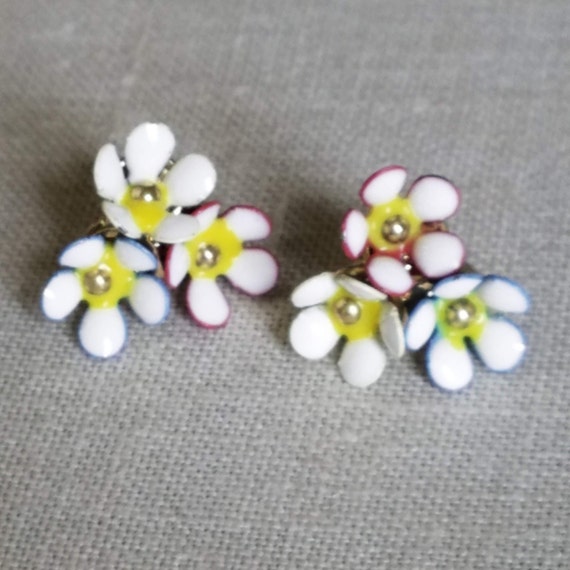 Wonderful Vintage Enamel Flower Earrings — Get Hap