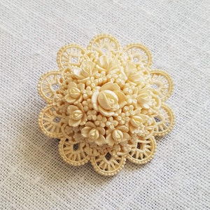 Ornate Vintage Scalloped Flower Brooch Pin