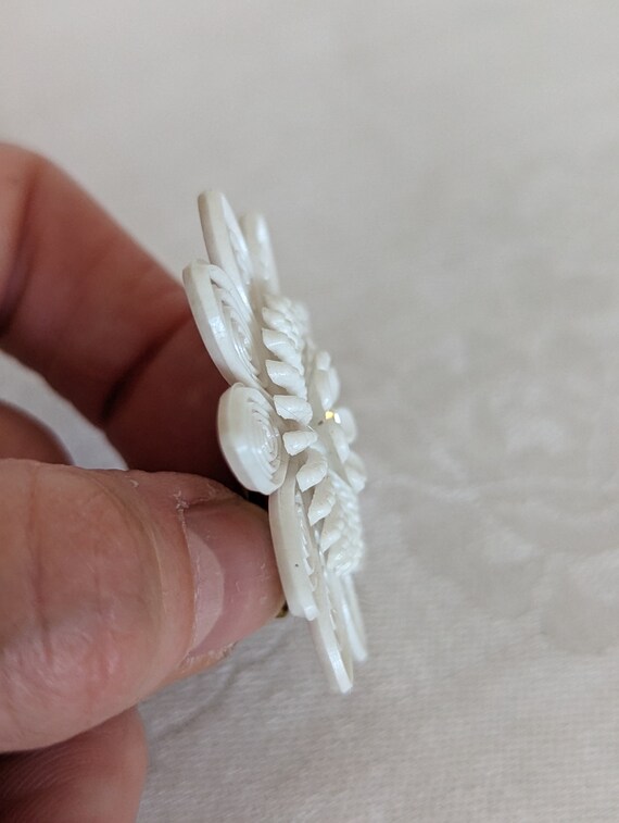 Vintage White Plastic Rhinestone Flower Earrings,… - image 4