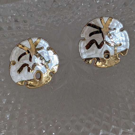 Vintage Gold Dipped Painted Sand Dollar Post Earr… - image 4