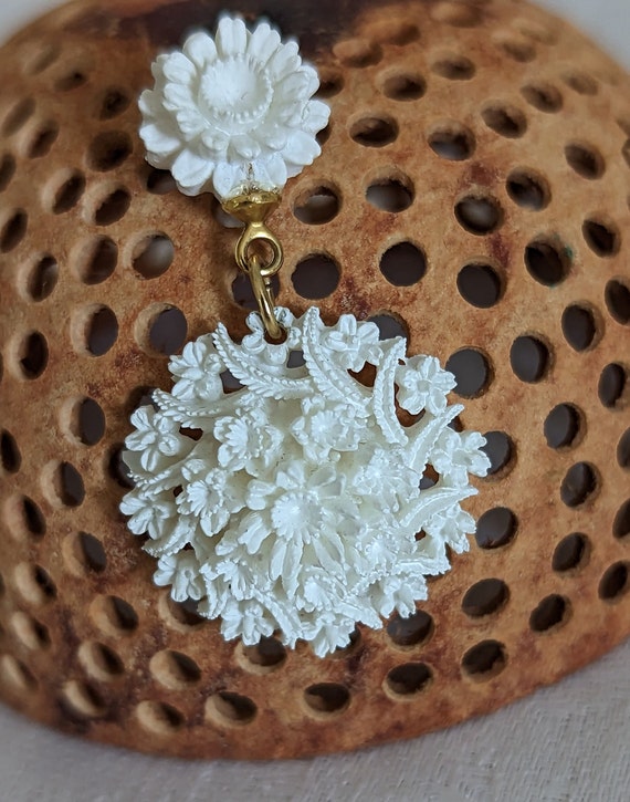 Vintage Ornate White Flower Resin Dangle Drop and… - image 3