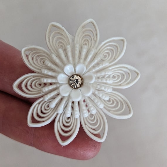 Vintage White Plastic Rhinestone Flower Earrings,… - image 1
