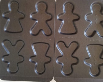 Set of 2 Nestle’s Tollhouse Cookie Kids Baking Pan Cookie Sheet, Gingerbread Cookies