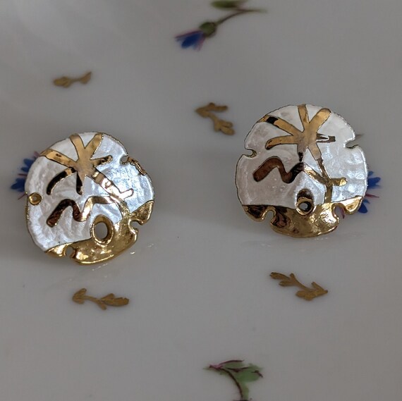 Vintage Gold Dipped Painted Sand Dollar Post Earr… - image 3