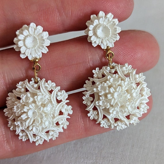 Vintage Ornate White Flower Resin Dangle Drop and… - image 1