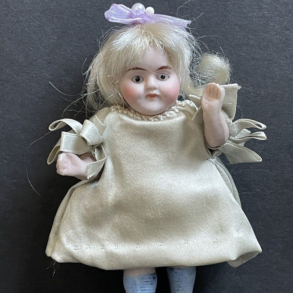 Poupée mignonnette ancienne. Hertwig all bisque dolls