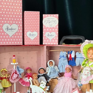 Lot Of 8 Reproductions Of Vintage Effanbee Wee Patsy Dolls With Doll Trunk