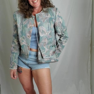 Blazer anni '80 con stampa floreale pastello e borsa coordinata vintage anni '80