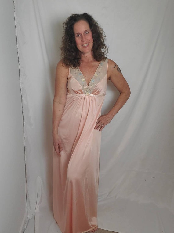 Vintage 70s nightgown peach 1970s Vanity Fair neg… - image 4