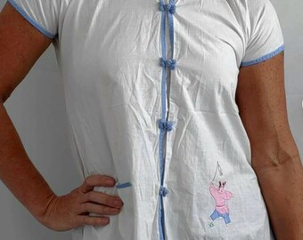 Vintage 1970s Cheongsam Blouse White Blue Embroidered Mandarin Collar Frog Closure Chinese Style Tunic 70s Novelty Top