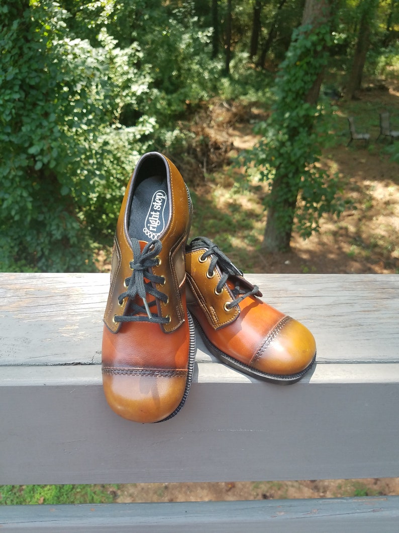 vintage kids oxfords 1960s Right Step lace up shoes new old stock 2M