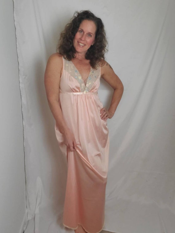 Vintage 70s nightgown peach 1970s Vanity Fair neg… - image 6