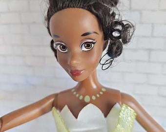 Disney Store Tiana Prinzessin und die Frosch-Puppe artikuliert AA Modepuppe