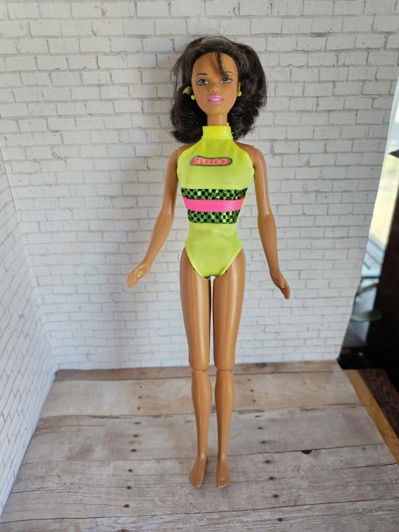 Mattel Vintage 1997 Christie Flip 'n Dive Speedo 18981 Fashion