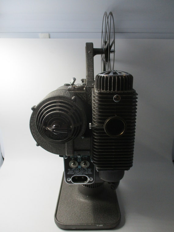 Revere 8 Vintage 8mm Film Projector Classic P-1002 Free Shipping