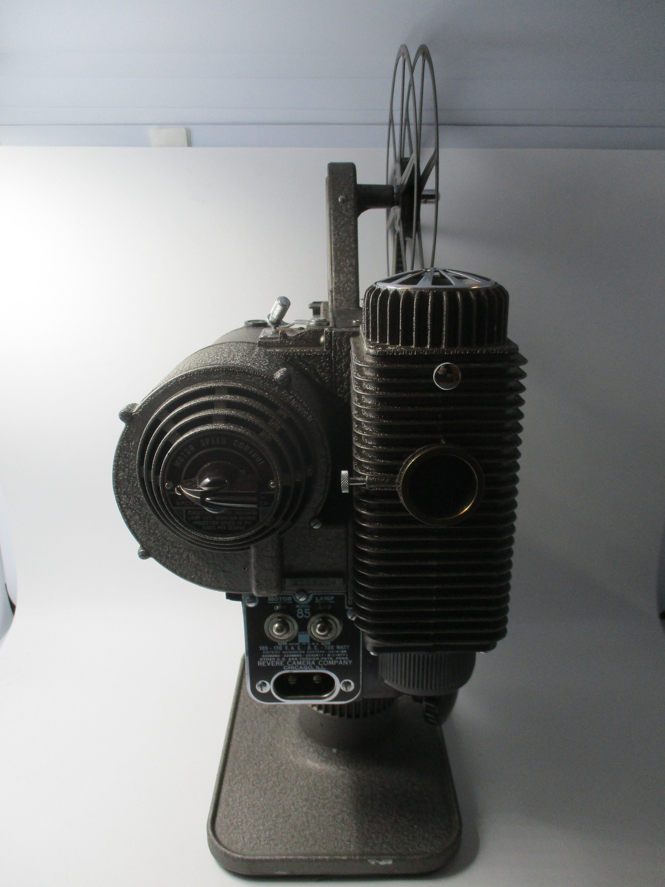 Revere 8 Vintage 8mm Film Projector Classic P-1002 Free Shipping