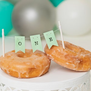 Custom Age Cake Topper Banner, Tiny Birthday Bunting, Cake Smash Photo Prop, Happy Birthday Sign, First Birthday Photoshoot, Cupcake Topper