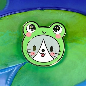 Froggie Hat Cat Small Gold Hard Enamel Pin