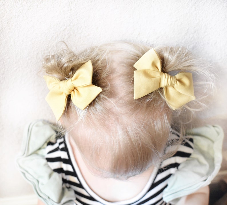 Bow on Nylon Headband Dainty Bow Tiny Hair Bows Alligator Clip Mini Bows Pearl Pink Mini Pinwheel Pigtail Bows Newborn Baby Bow