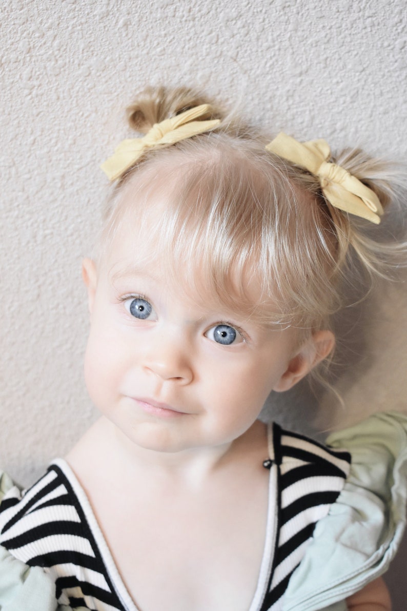 Bow on Nylon Headband Dainty Bow Tiny Hair Bows Alligator Clip Mini Bows Pearl Pink Mini Pinwheel Pigtail Bows Newborn Baby Bow