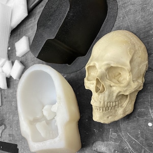Skull Small Embed 12 Cavity Silicone Mold 5529