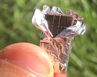 Barra de chocolate en miniatura hecha a mano; Chocolate para casa de muñecas a escala 1:12; Dulces de jardín de hadas; Mini barra de chocolate envuelta; Mini dulces lindos;