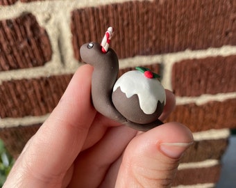 Miniature Christmas Pudding Snail Figurine, Foodie Familiar, Holiday Snail, Desk Friend, Office Decoration, Magical Pet, Figgy Holly Pudding