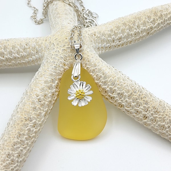 Daisy pendant necklace in 925 sterling silver, Yellow sea glass necklace, Beach glass jewellery, Gift for daughter, Australian jewellery