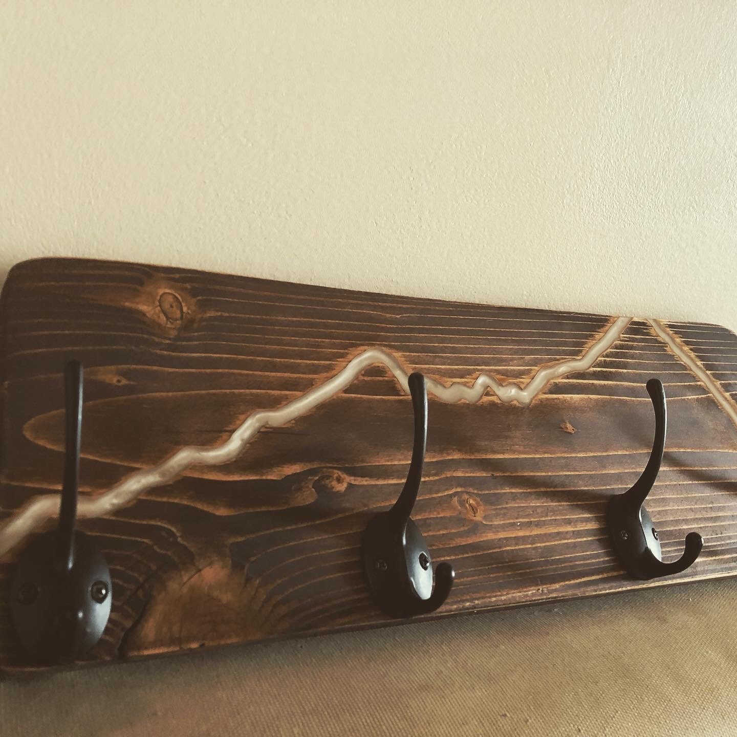 Support Porte Clés en Bois et Epoxy