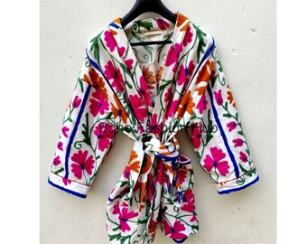 Kimono de trabajo Suzani, bata de baño con estampado floral, túnica bordada a mano, vestido de vestir, vestido de playa, regalo para ella