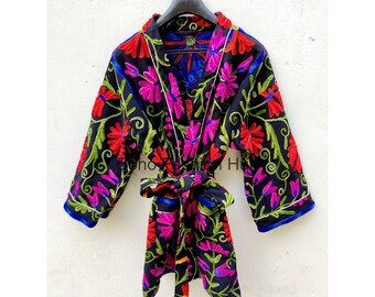 Chaqueta de bordado Suzani Nueva de algodón indio, Abrigo calentado de invierno, Abrigo de mujer, Kimono de chaqueta acolchada de algodón, Chaqueta corta suzani hecha a mano