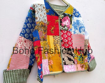 Chaqueta de retazos múltiples hecha a mano, chaqueta de retazos de seda cosida a mano, abrigo de seda Sari Kantha, chaqueta corta