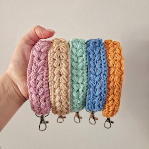 Pulseras de crochet abullonadas - Patrón en PDF para descargar - Guía visual, fácil de seguir para principiantes