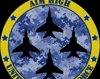 Pode incluir: Um emblema circular azul e amarelo com o texto "AIM HIGH UNITED STATES AIR FORCE" e quatro silhuetas de caças contra um fundo de camuflagem azul e branco.